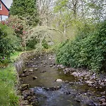 Stanley House 3*