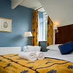 Stanley House 3*
