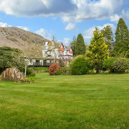 Stanley House 3*