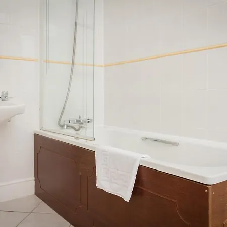 Stanley House 3* エスクデイル