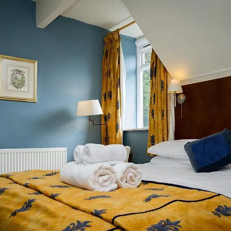 Stanley House 3*